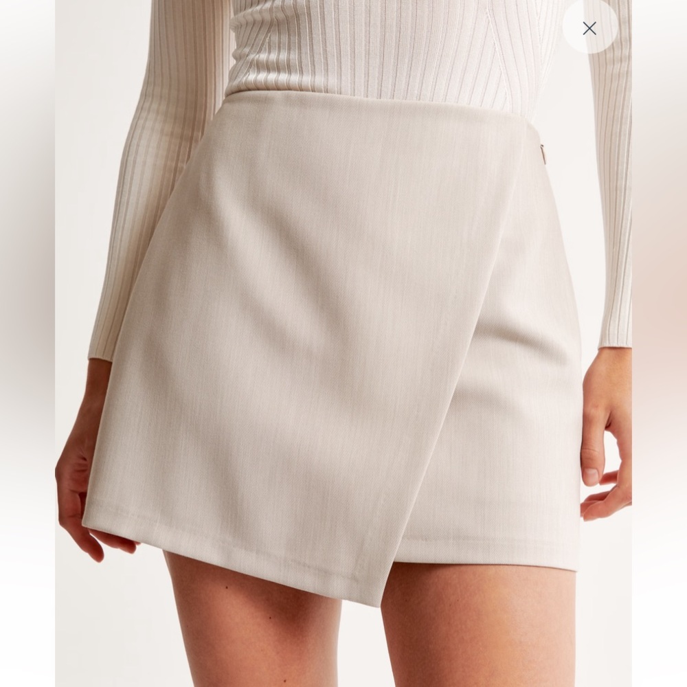 The A&F Scarlett Wrap Mini Skort NWT